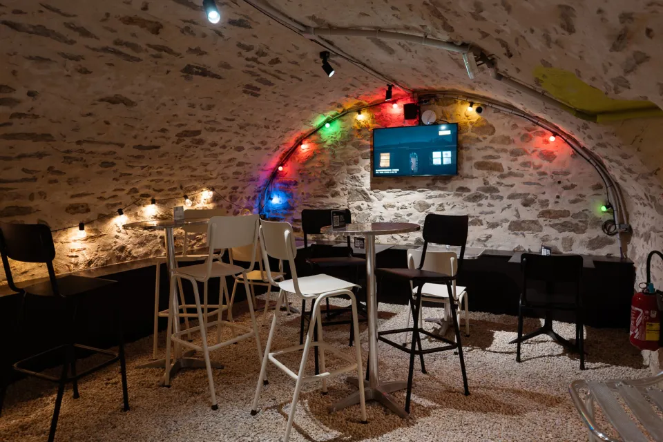 Profitez d’un bar restaurant au cœur de La Roc ...